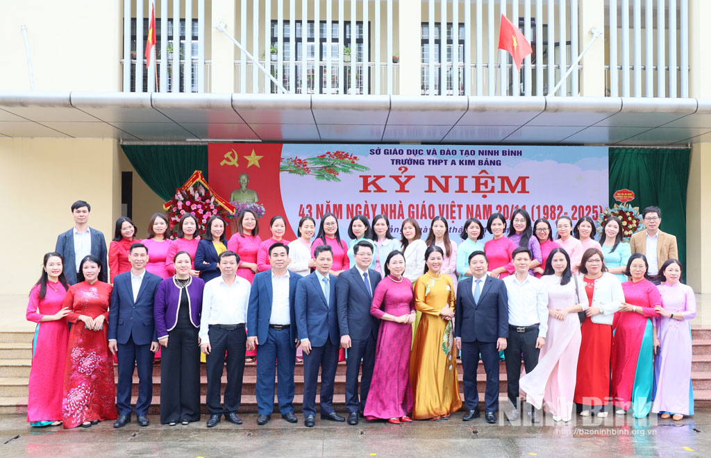 Đồng chí Phó Bí thư Thường trực Tỉnh ủy Đinh Thị Lụa thăm, chúc mừng Trường THPT A Kim Bảng nhân kỷ niệm Ngày Nhà giáo Việt Nam 20/11 Đồng chí Phó Bí thư Thường trực Tỉnh ủy Đinh Thị Lụa thăm, chúc mừng Trường THPT A Kim Bảng nhân kỷ niệm Ngày Nhà giáo Việt Nam 20/11