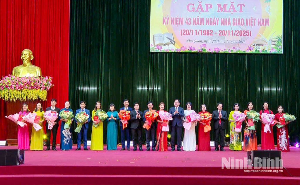 Nhiều trường học và các địa phương trong tỉnh tổ chức Lễ Kỷ niệm Ngày Nhà giáo Việt Nam 20/11 Nhiều trường học và các địa phương trong tỉnh tổ chức Lễ Kỷ niệm Ngày Nhà giáo Việt Nam 20/11